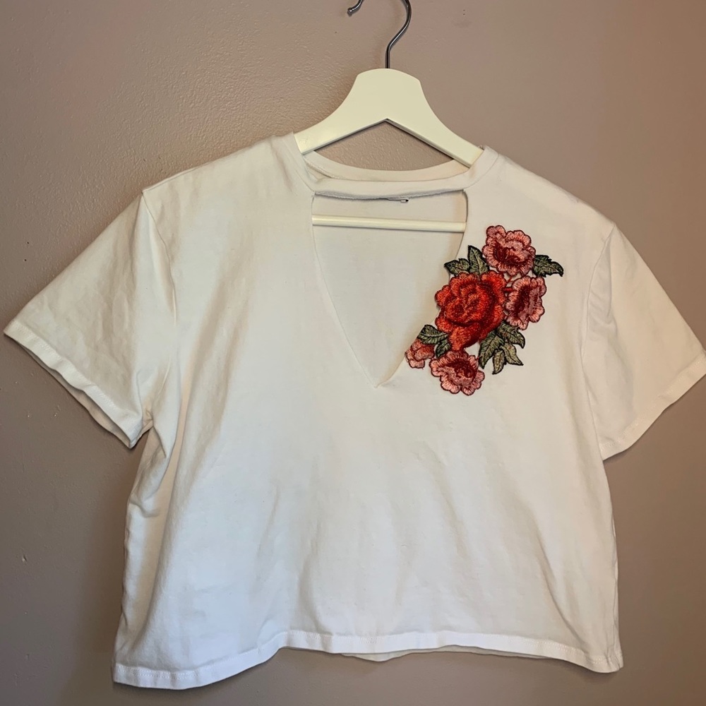 White v-neck cut tshirt with flowers